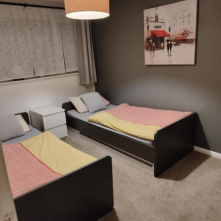 3 Bed House In Walsall, Perfect For Contractors & Leisure & Free Parking 외부 사진