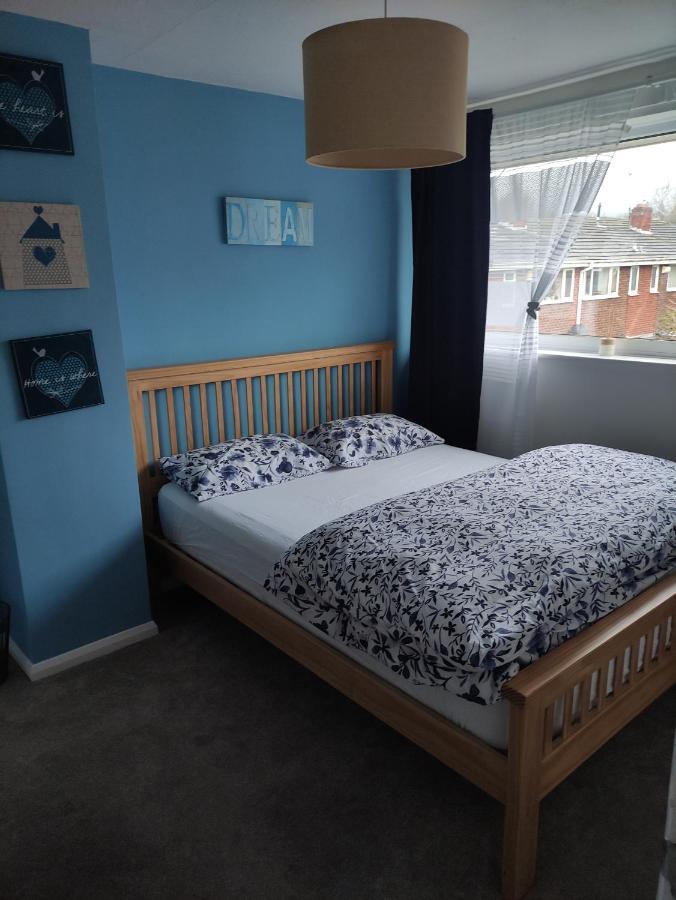 3 Bed House In Walsall, Perfect For Contractors & Leisure & Free Parking 외부 사진